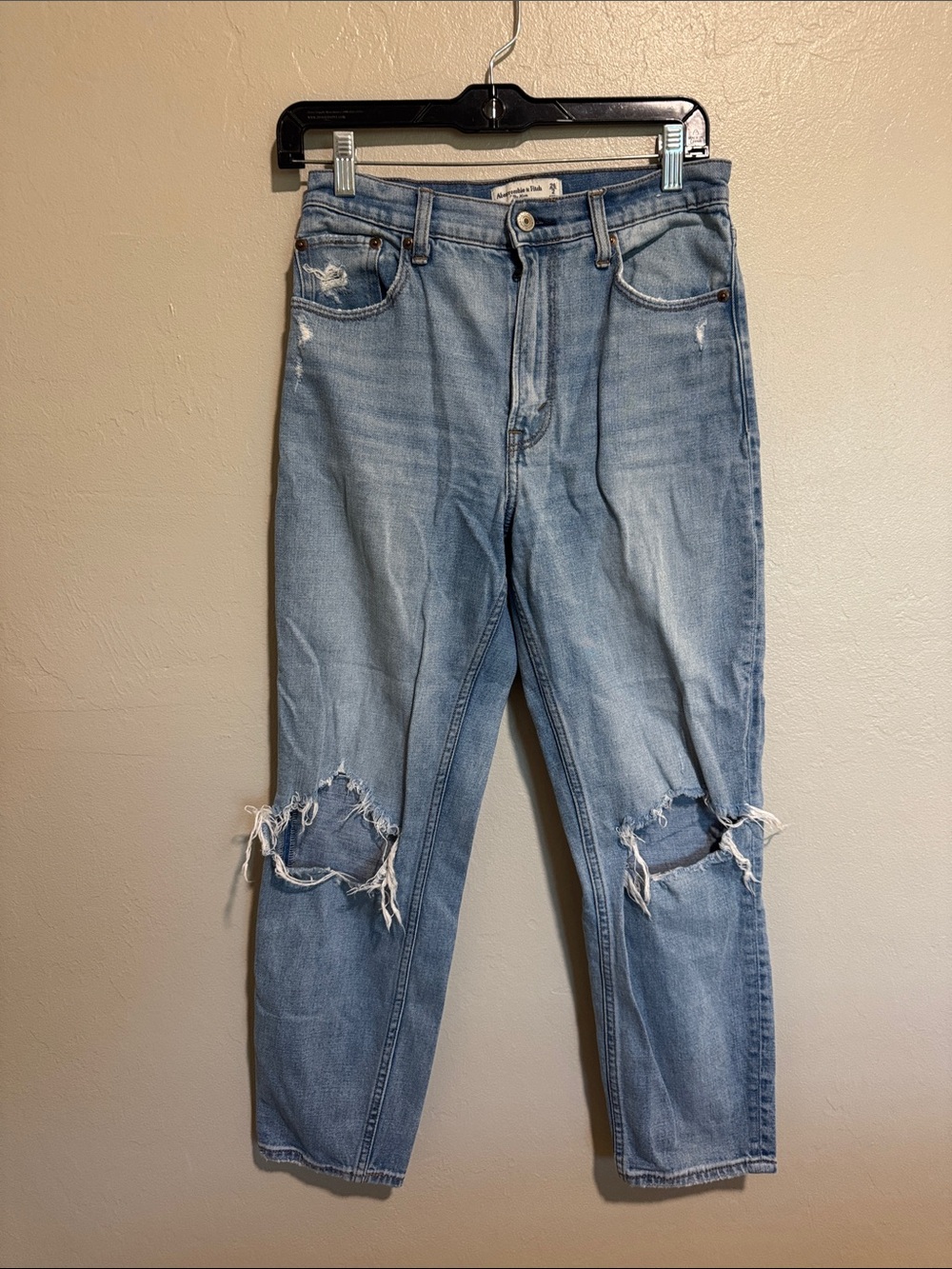 Abercrombie & Fitch the mom light blue denim high-rise jeans